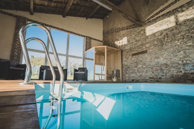 Piscine Sauna piscine intérieure chauffée et sauna du gite